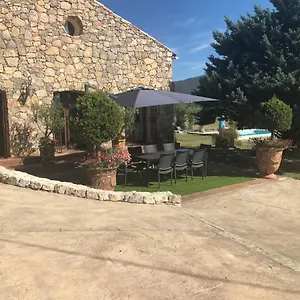 https://le-hameau-des-vanades.fr-provencehotel.com
